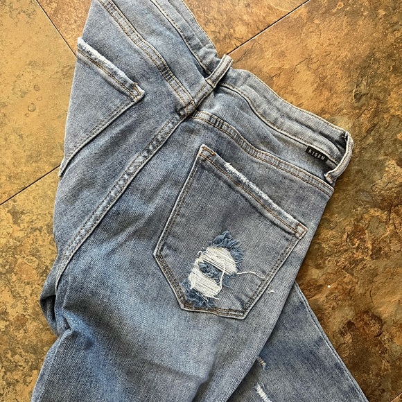 Risen Jeans - Picture 2 of 3